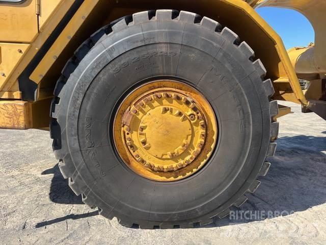 CAT 621G Скрепери