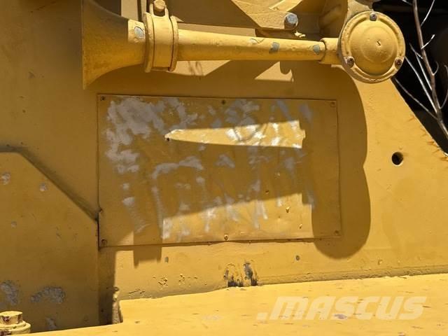 CAT 637 Поливальні машини
