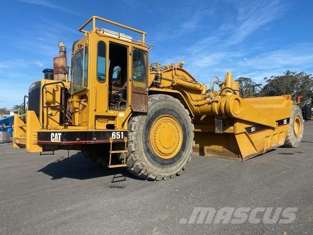 CAT 651 Поливальні машини