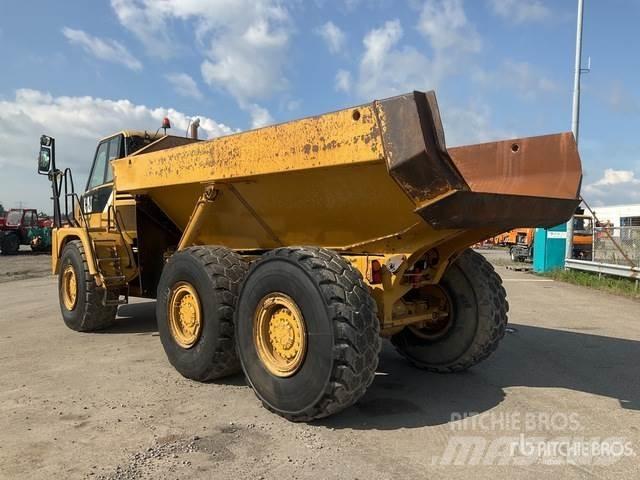 CAT 725 Зчленовані самоскиди
