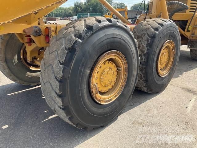 CAT 725 Зчленовані самоскиди