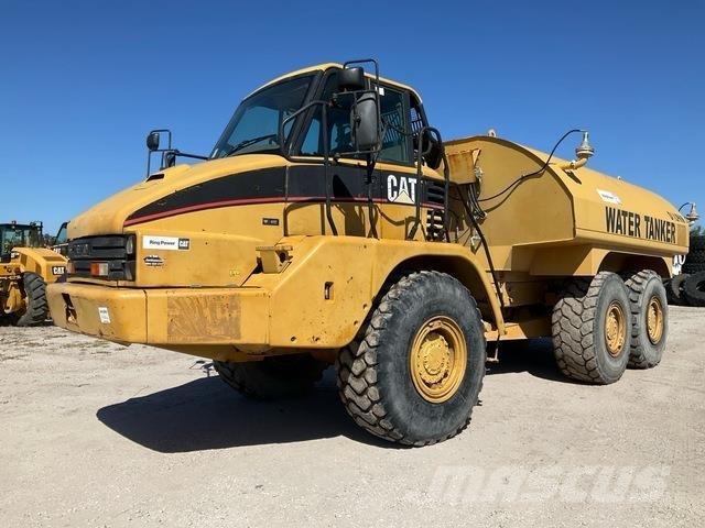 CAT 725 Поливальні машини