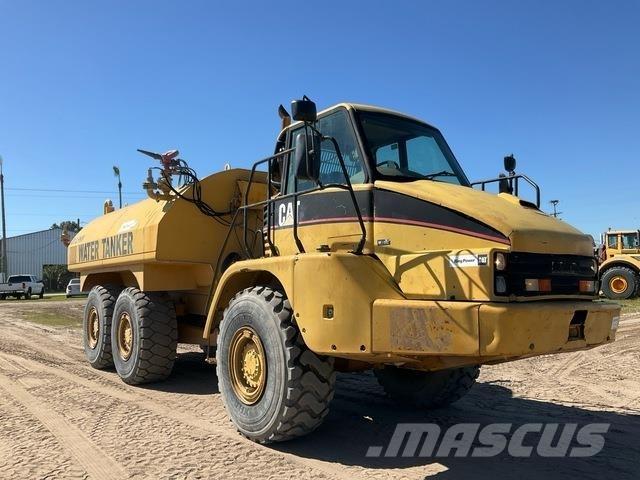 CAT 725 Поливальні машини