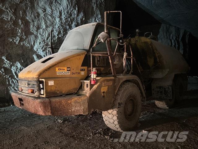 CAT 725 Поливальні машини