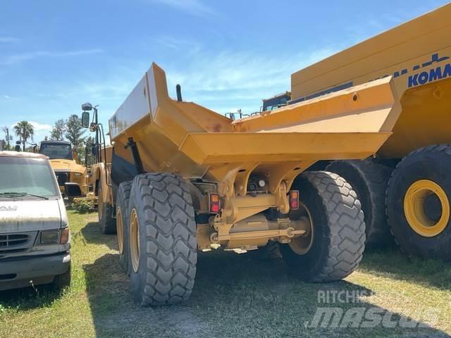 CAT 725C2 Зчленовані самоскиди