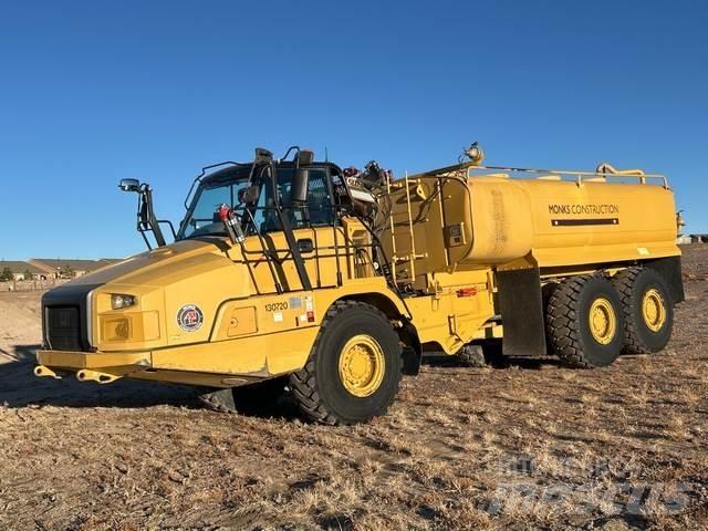 CAT 730C Поливальні машини