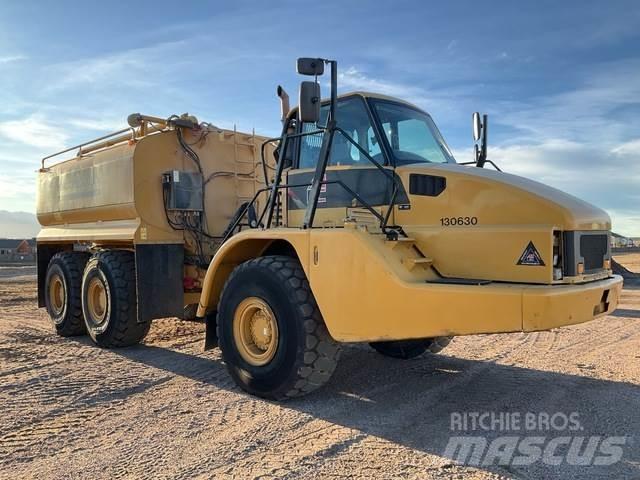 CAT 735 Поливальні машини