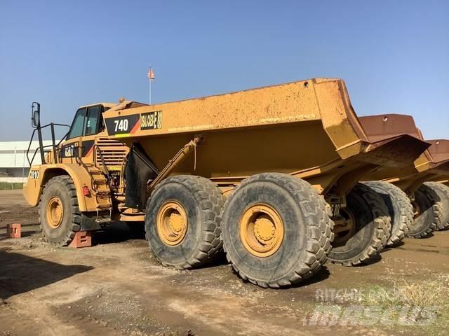 CAT 740 Зчленовані самоскиди
