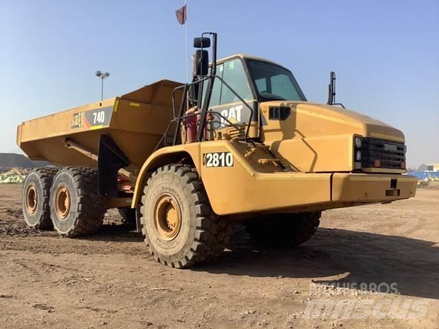 CAT 740 Зчленовані самоскиди