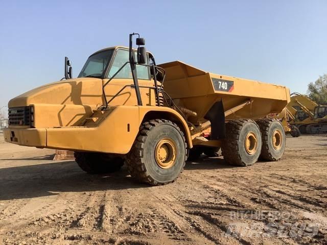 CAT 740 Зчленовані самоскиди