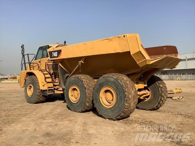 CAT 740 Зчленовані самоскиди