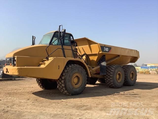 CAT 740 Зчленовані самоскиди