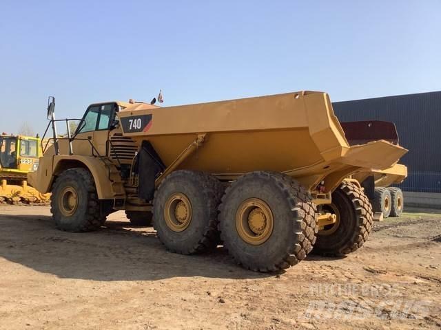 CAT 740 Зчленовані самоскиди