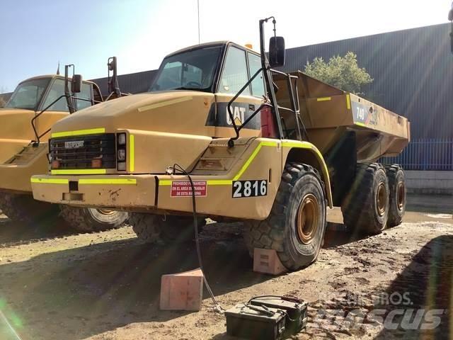 CAT 740 Зчленовані самоскиди