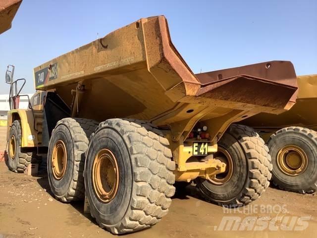 CAT 740 Зчленовані самоскиди