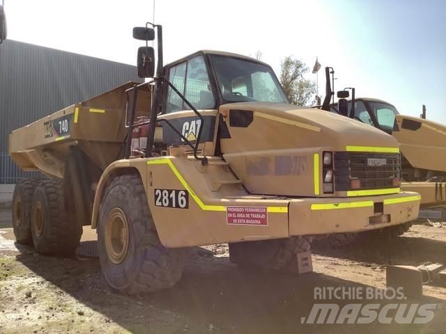 CAT 740 Зчленовані самоскиди