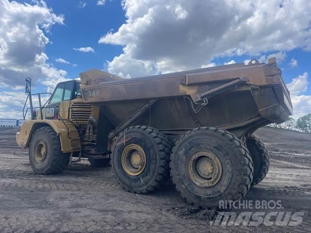 CAT 740 Зчленовані самоскиди
