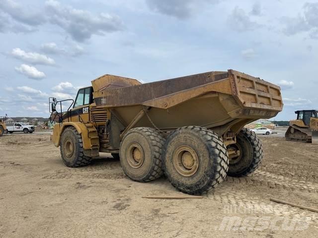 CAT 740 Зчленовані самоскиди