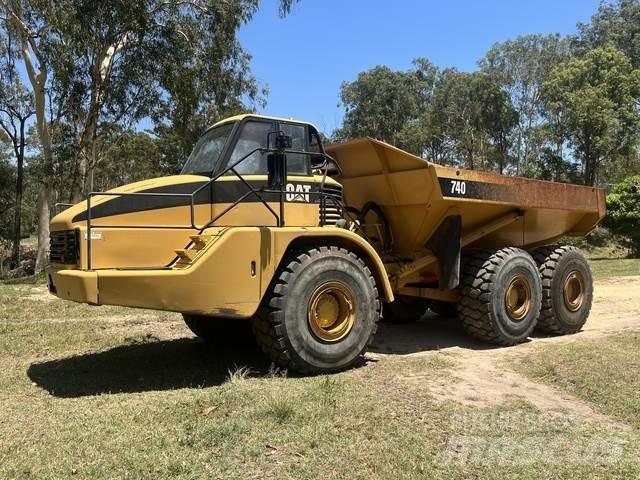 CAT 740 Зчленовані самоскиди