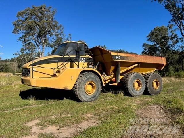 CAT 740 Зчленовані самоскиди