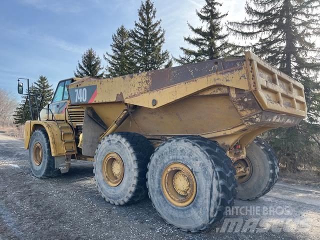 CAT 740 Зчленовані самоскиди