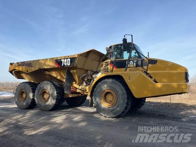 CAT 740 Зчленовані самоскиди