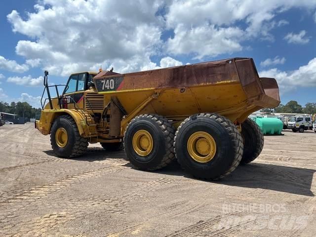 CAT 740 Зчленовані самоскиди