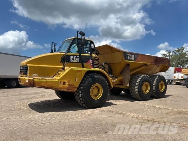 CAT 740 Зчленовані самоскиди