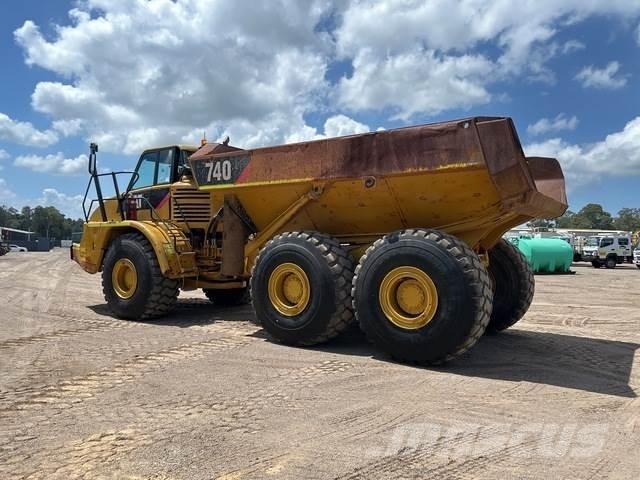 CAT 740 Зчленовані самоскиди