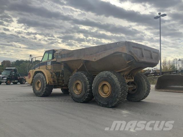 CAT 740 Зчленовані самоскиди
