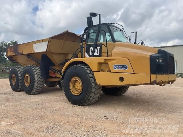 CAT 740B Зчленовані самоскиди