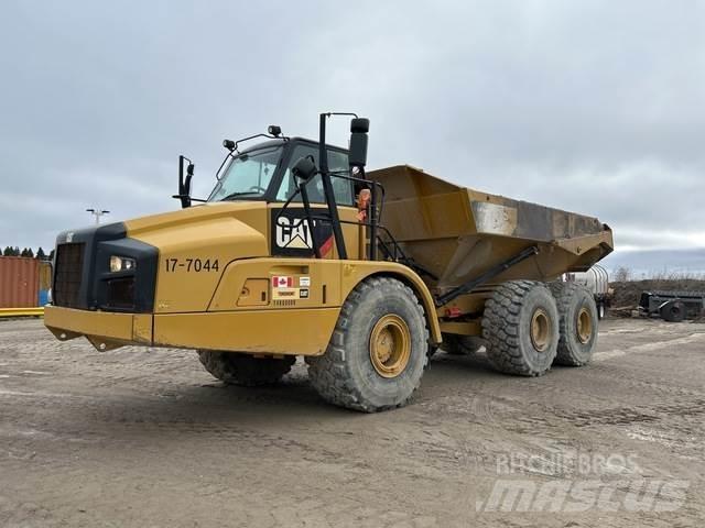 CAT 740B Зчленовані самоскиди