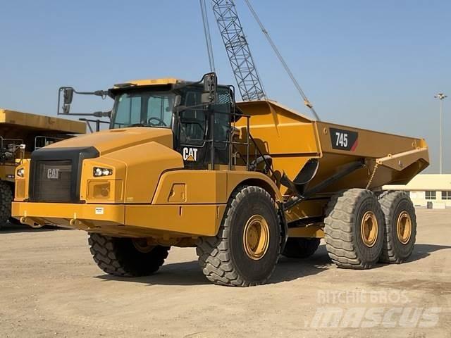 CAT 745 Зчленовані самоскиди