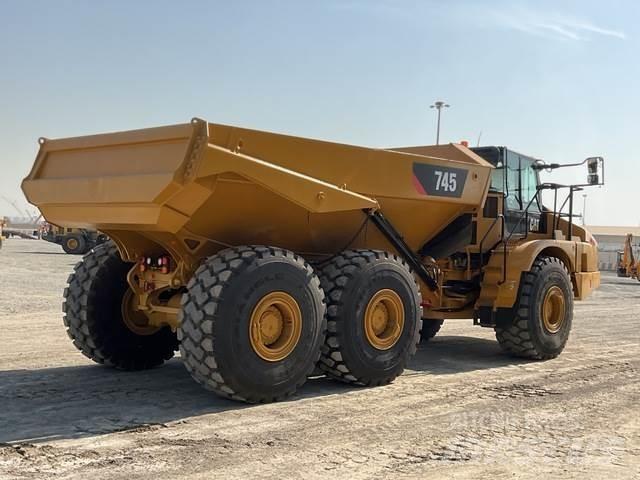 CAT 745 Зчленовані самоскиди