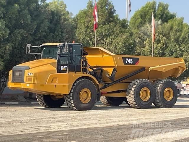 CAT 745 Зчленовані самоскиди