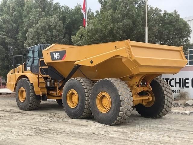 CAT 745 Зчленовані самоскиди