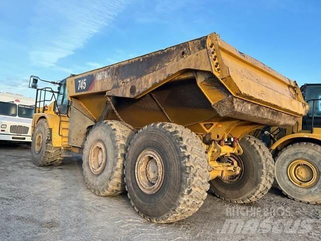 CAT 745 Зчленовані самоскиди