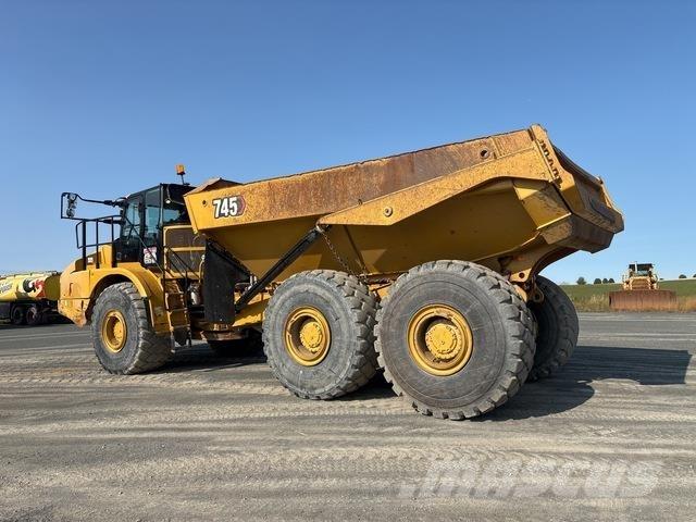 CAT 745 Зчленовані самоскиди