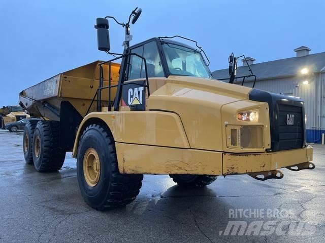 CAT 745C Зчленовані самоскиди