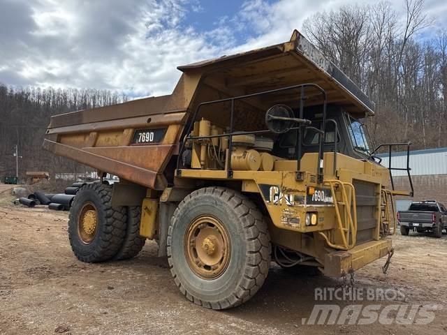 CAT 769D Зчленовані самоскиди