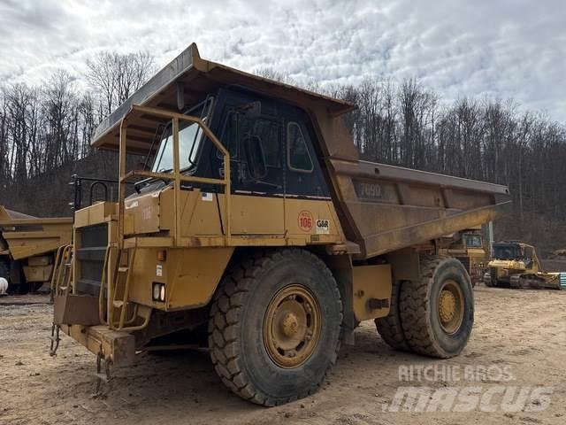 CAT 769D Зчленовані самоскиди