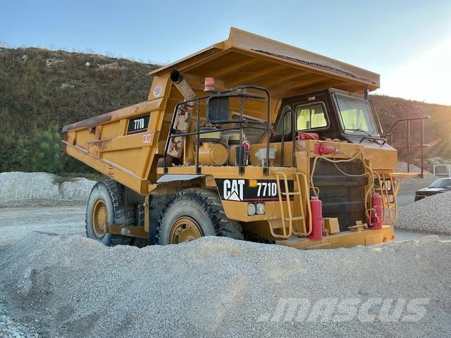 CAT 771D Зчленовані самоскиди