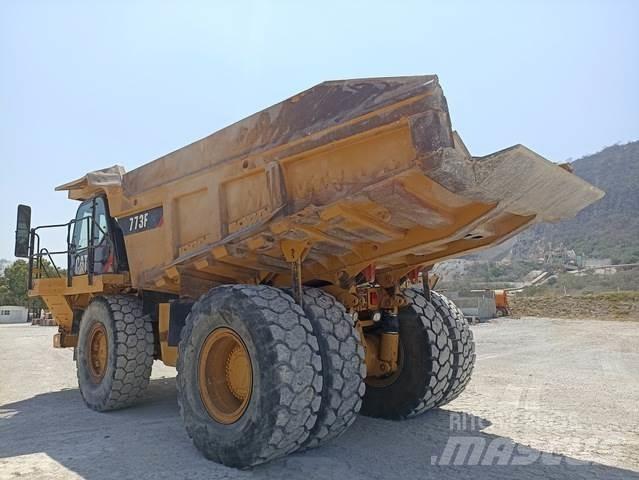 CAT 773F Зчленовані самоскиди