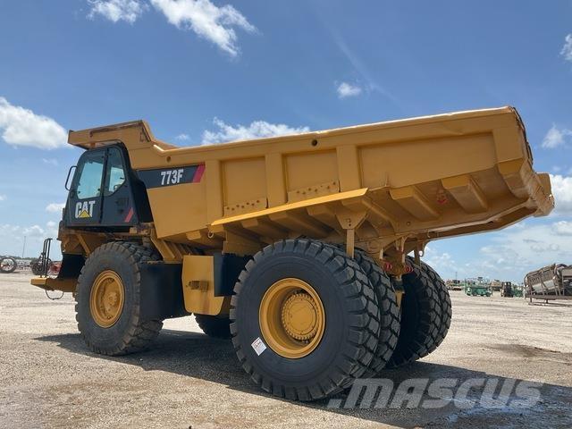 CAT 773F Зчленовані самоскиди