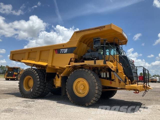 CAT 773F Зчленовані самоскиди