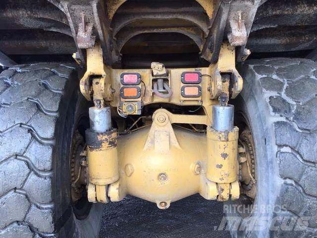 CAT 775B Зчленовані самоскиди