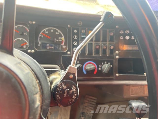 CAT 775D Зчленовані самоскиди