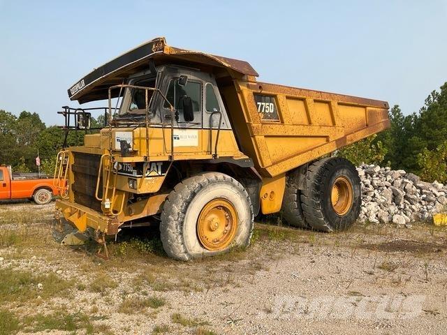 CAT 775D Зчленовані самоскиди