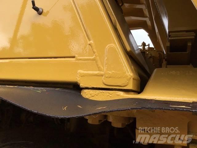 CAT 775E Зчленовані самоскиди