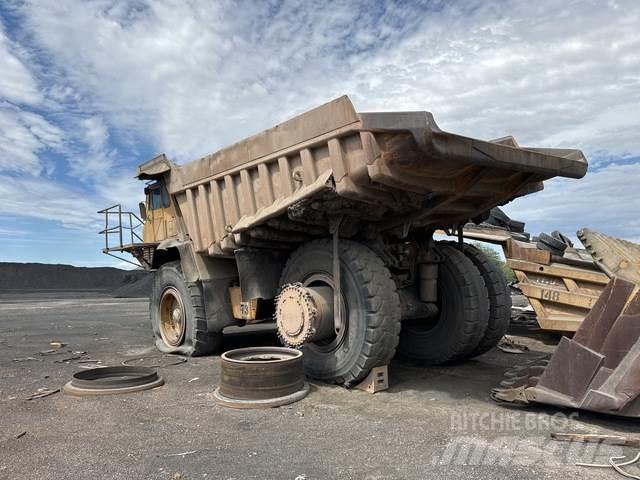 CAT 777B Зчленовані самоскиди